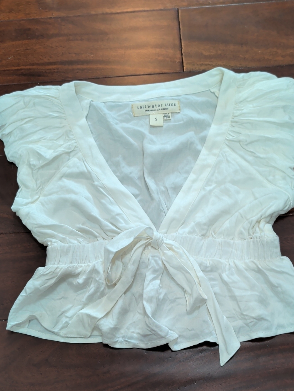 saltwater LUXE White V-Neck Top In Size Small